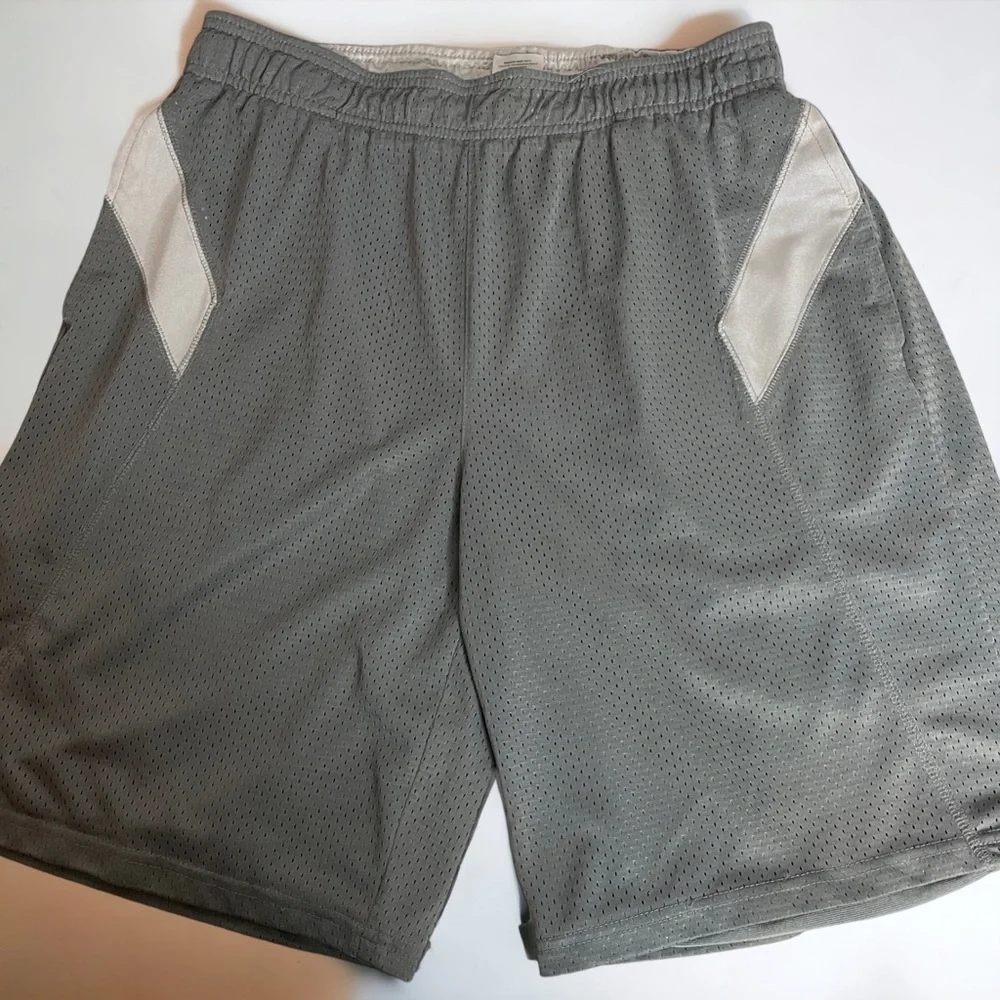 Reebok Size M Mens Athletic Basketball Training Shorts Pockets Drawstring Gray - Picture 7 of 8